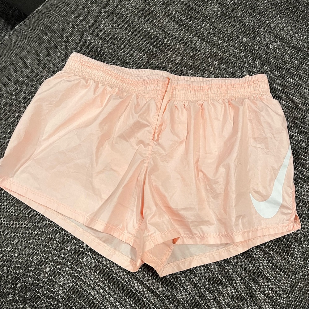 Nike Swoosh Run Washed
Coral/White Women's Running
Shorts Size M